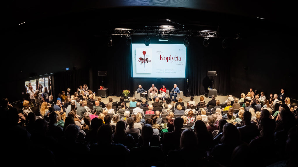 Gausiai susirinkusiai publikai pristatytas A. Kaušpėdo romanas „Koplyčia“: atvira istorija apie netektį, tikėjimą ir žmogaus virsmą