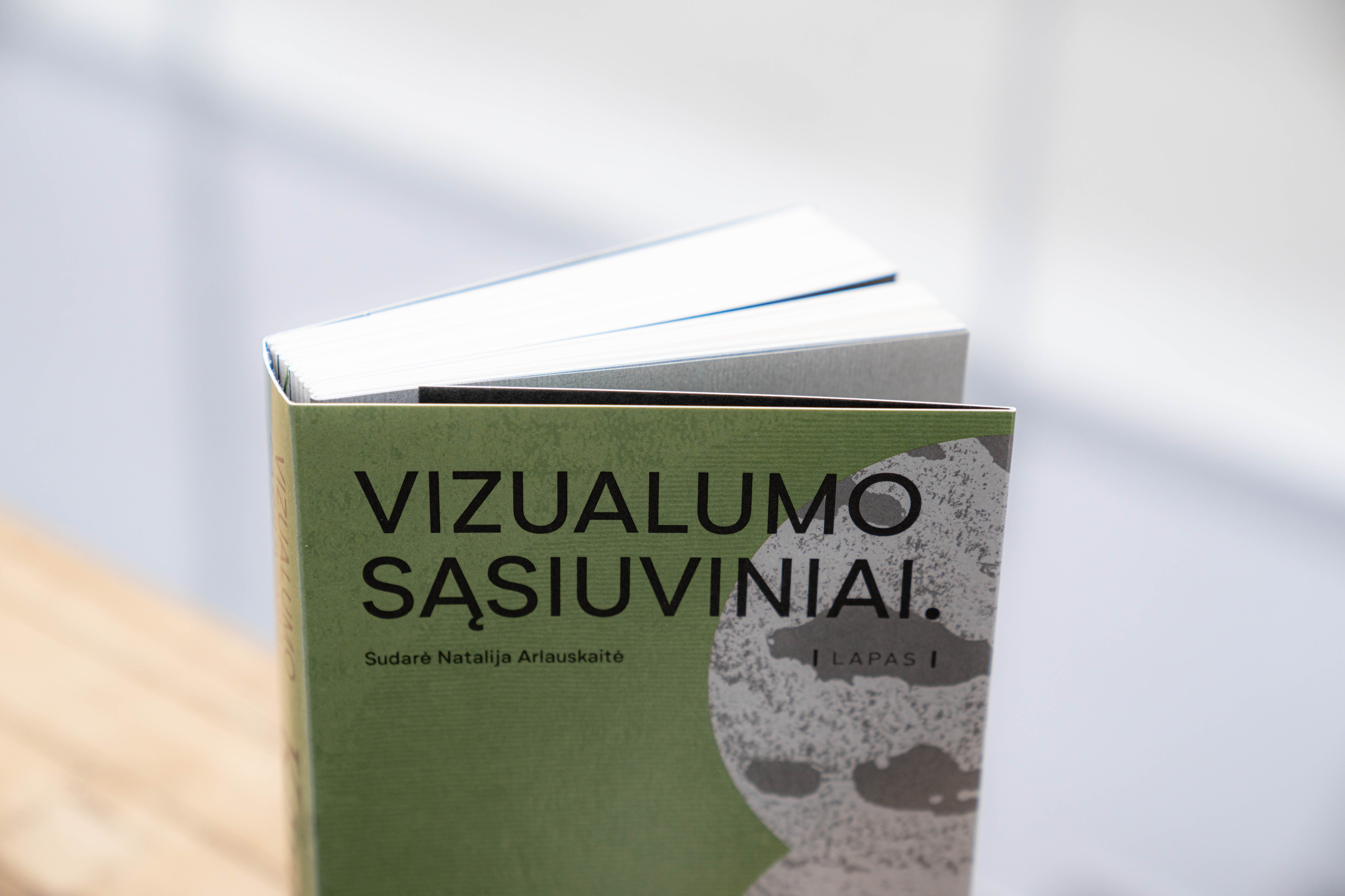 Vizualumo sąsiuviniai. Karas